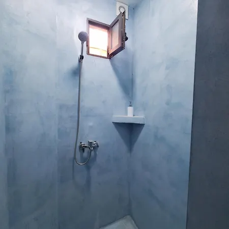Wander Luxe Hostal *