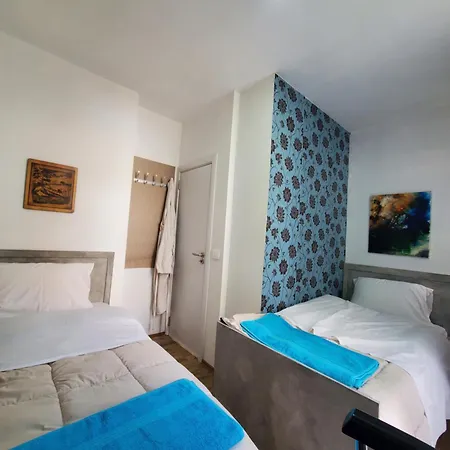 Wander Luxe Hostel