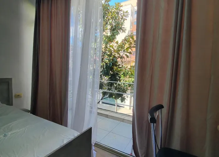 Wander Luxe Hostel *