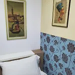 Hostel Wander Luxe