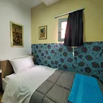Hostel Wander Luxe Tirana