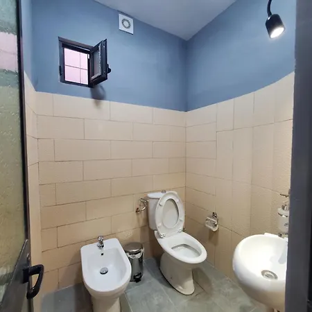 Hostel Wander Luxe Tirana