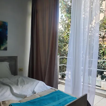 Wander Luxe אכסניה טיראנה